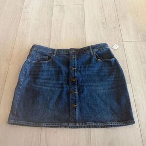 Old Navy women’s high rise demin skirt size 14